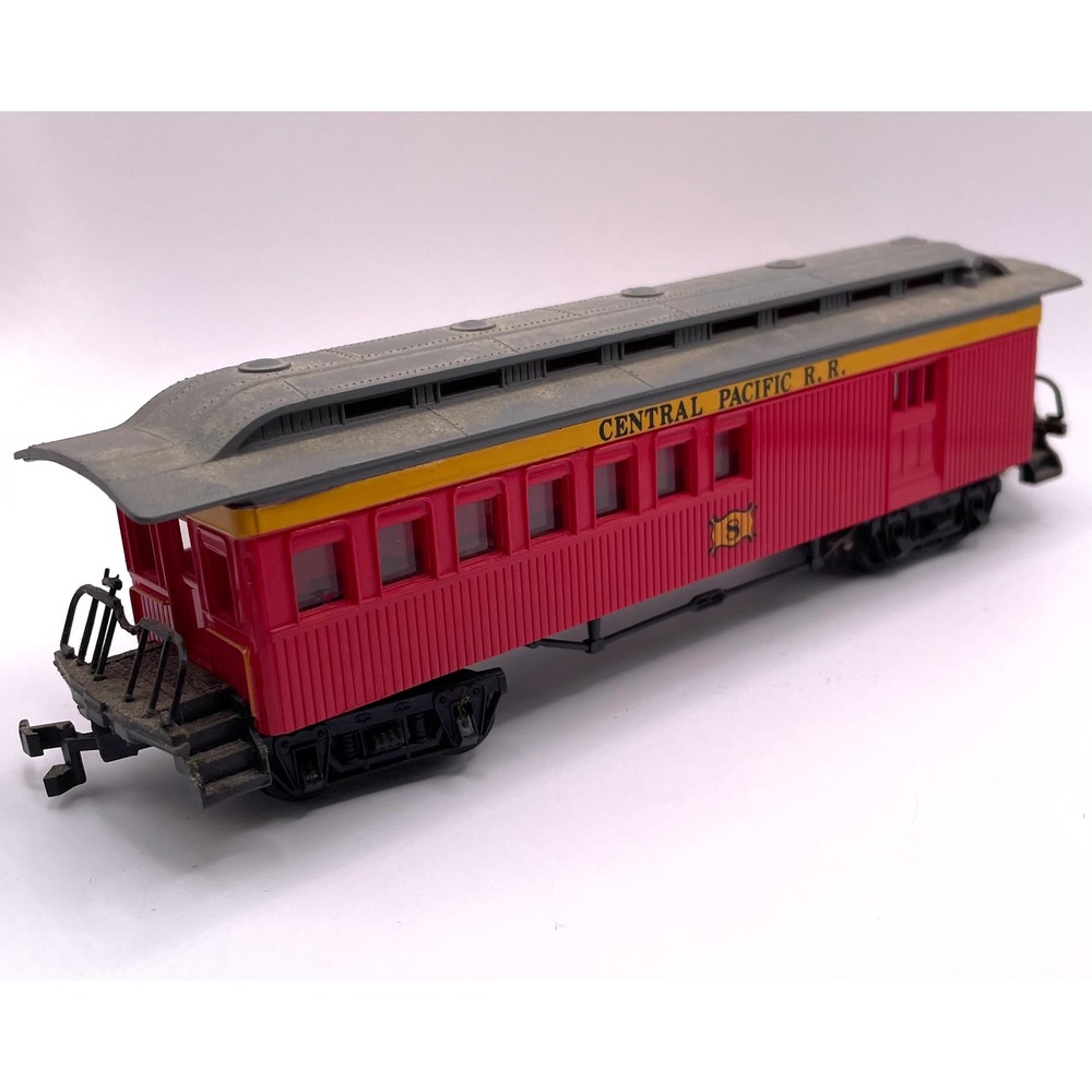 Bachmann Central Pacific RR Passenger Car HO scale OS Red Train Coach 8 Vintage